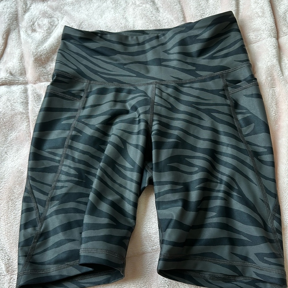 Old Navy power soft 7” zebra workout shorts
